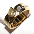 Ring mit Diamant-Tropfen und Altschliff<br />750/Gelbgold/ Platin; 0,60 ct. get/si, 0,24ct. w/si<br />